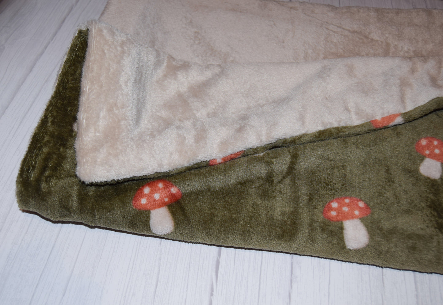 Small Super Soft Fleece Blanket | Toadstools