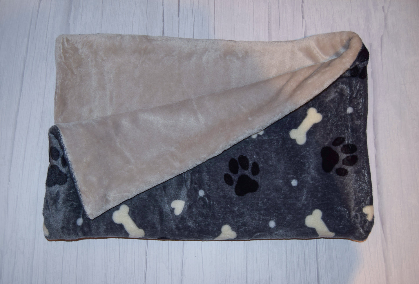 Small Super Soft Fleece Blanket | Paws & Bones